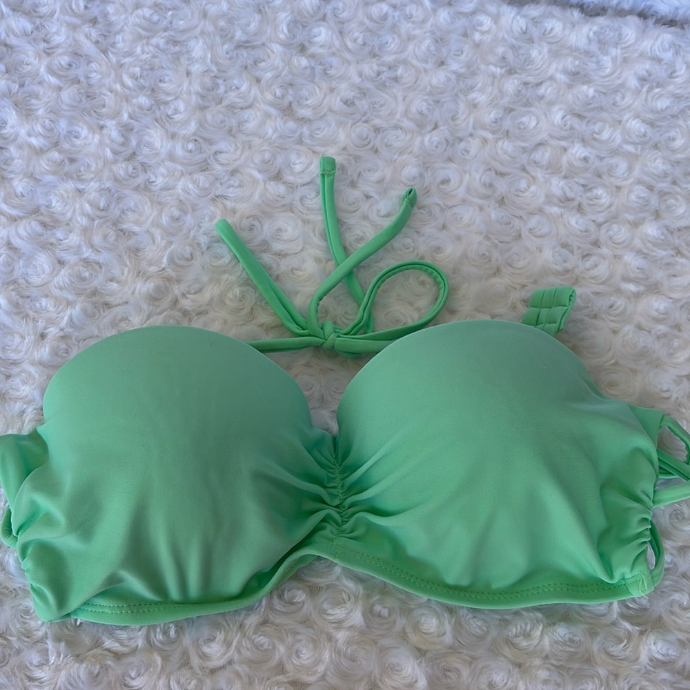 Rueblue size Medium bikini top